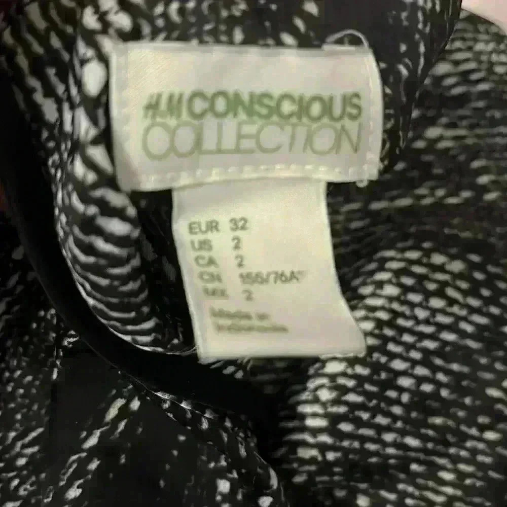 Black V-neck Blouse - Picture 3 of 3